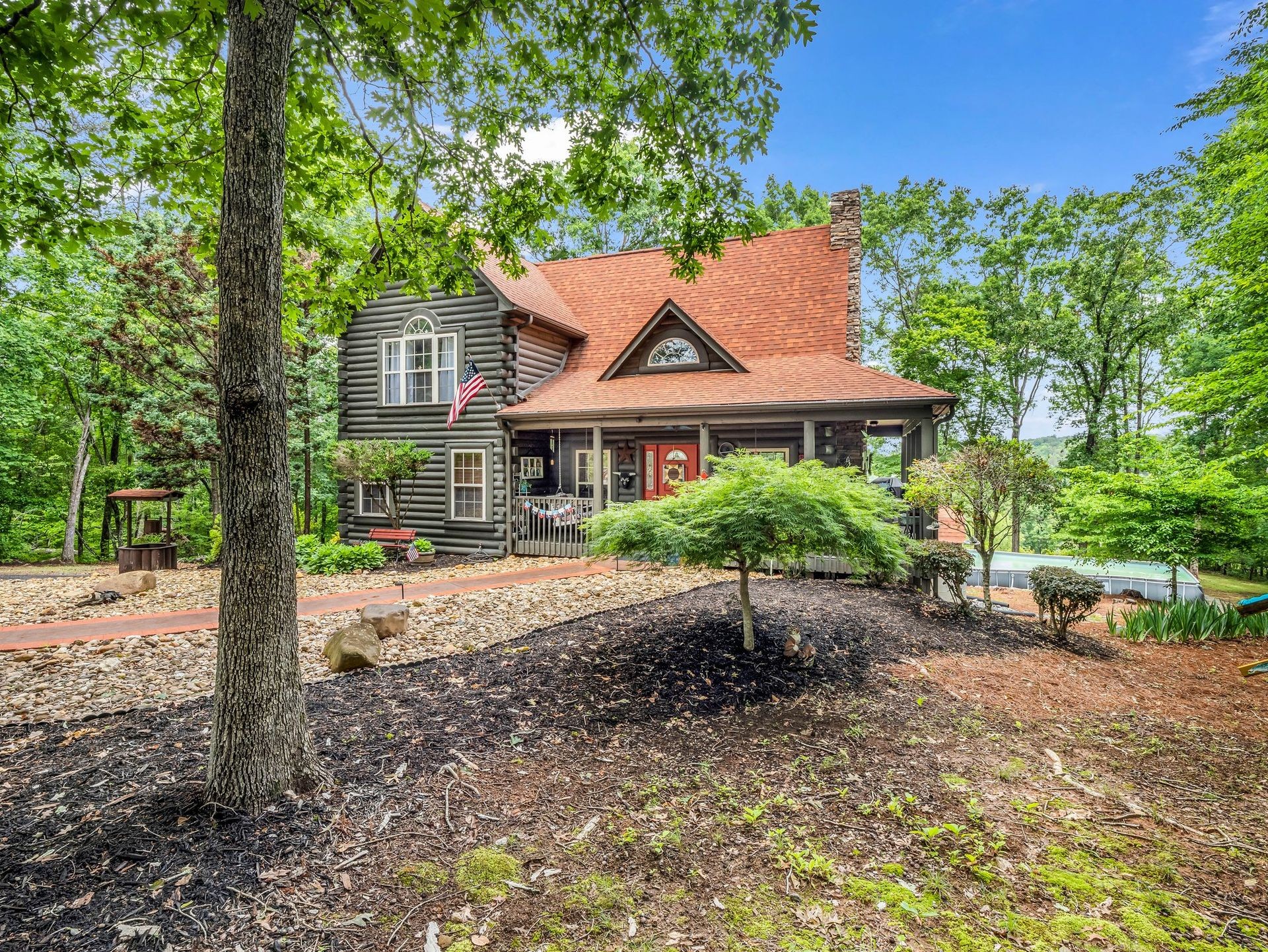 LOG CABIN MOUNTAIN VIEW GATED HOME 